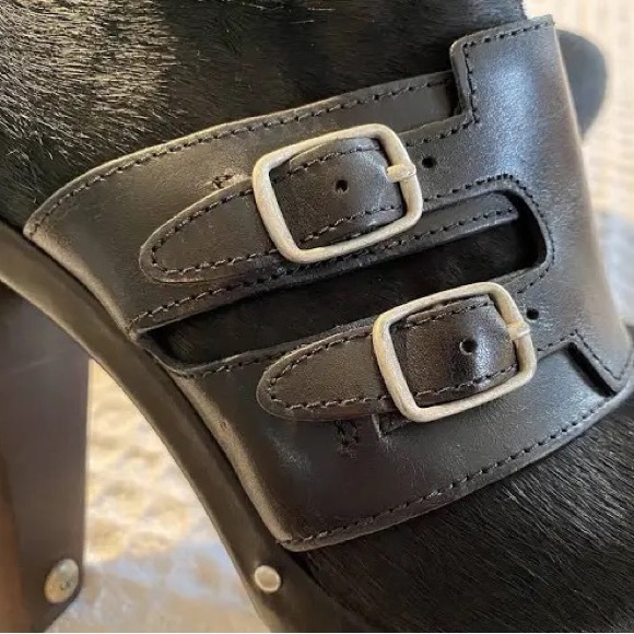 Ugg illana Black Platform Studded Double Buckle Heels - Picture 2 of 3